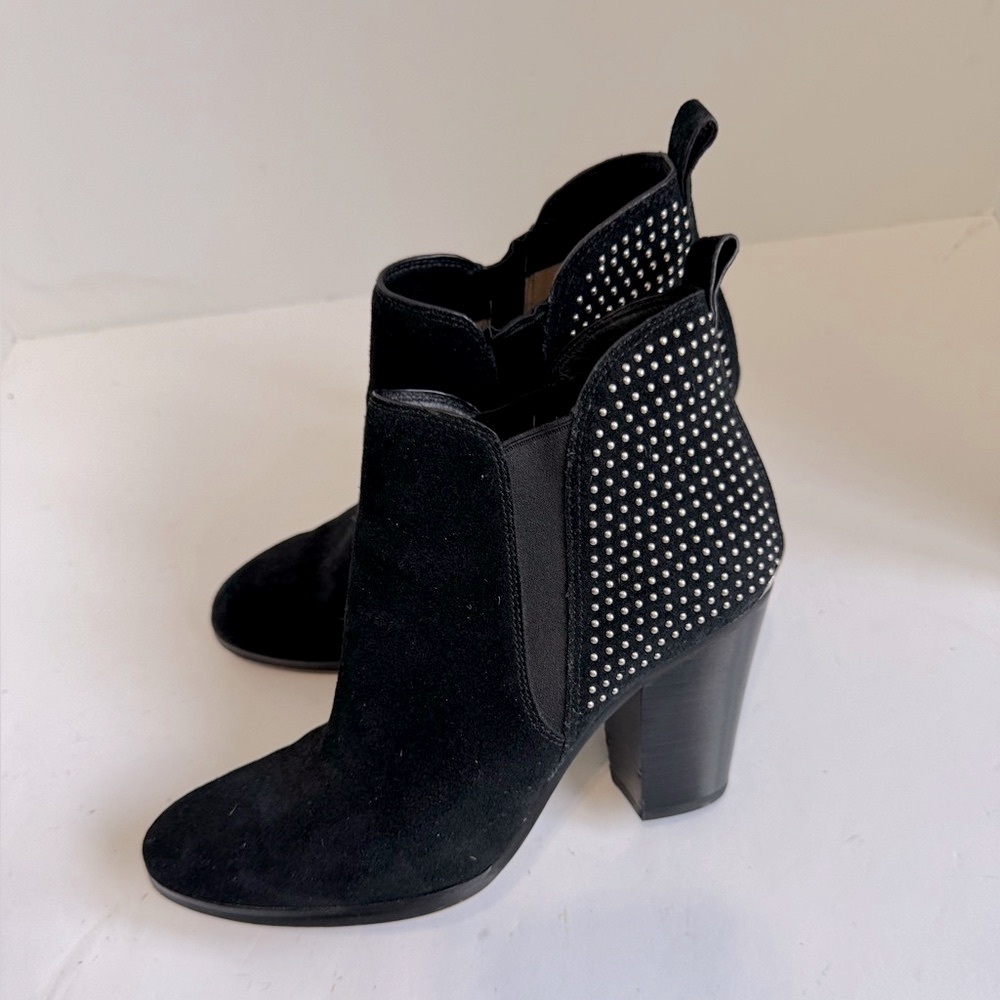 MICHAEL Michael Kors Krista Bootie Suede, Black. Size 8